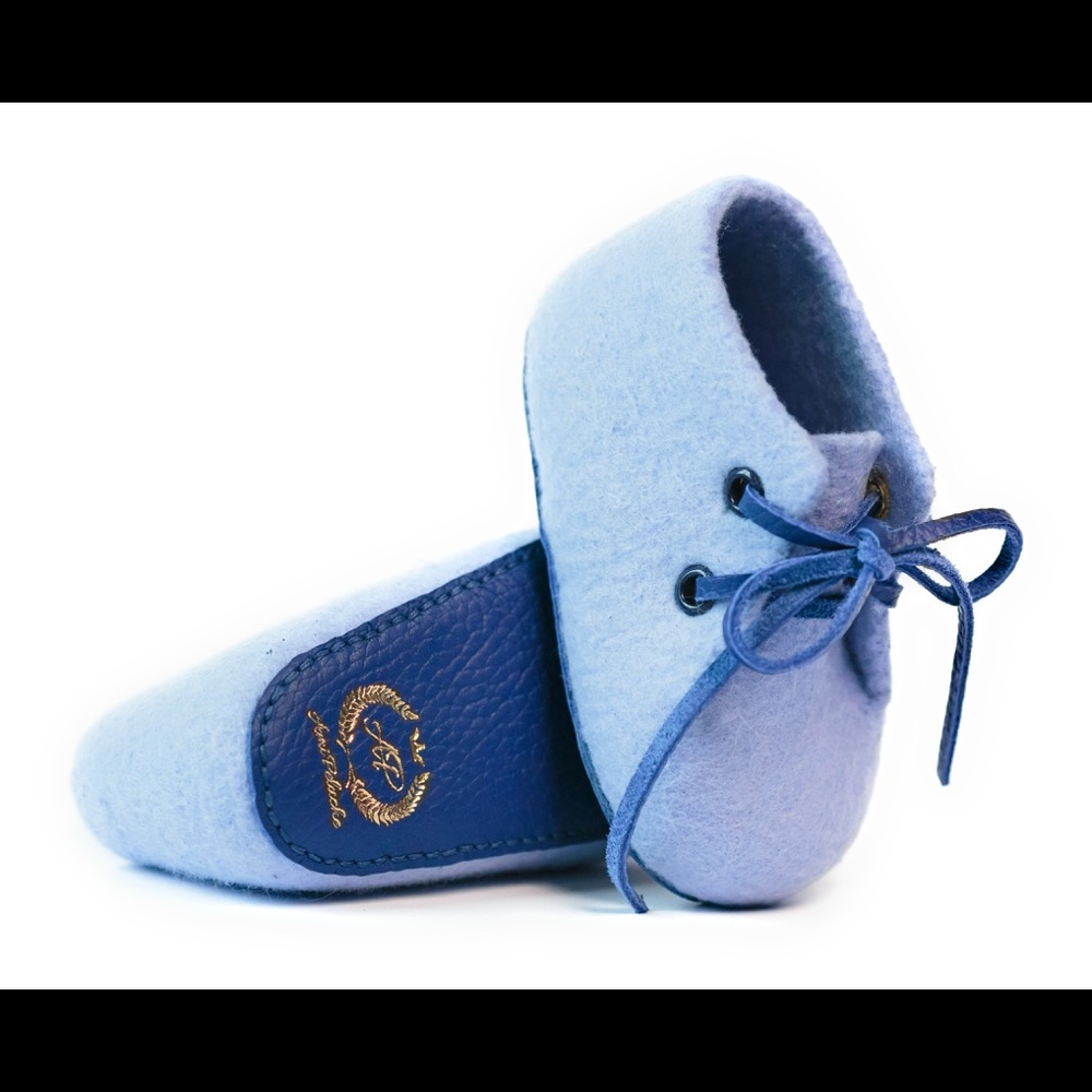 Ami Peluche baby felted shoes. Brand new.